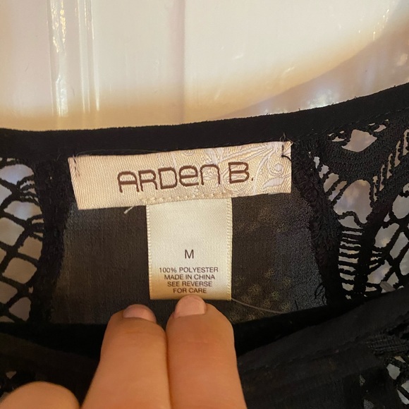 Arden B crochet top lace - Picture 2 of 3